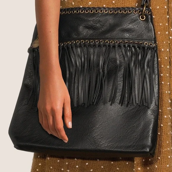 🌻NWT! Large Fringe Crossbody